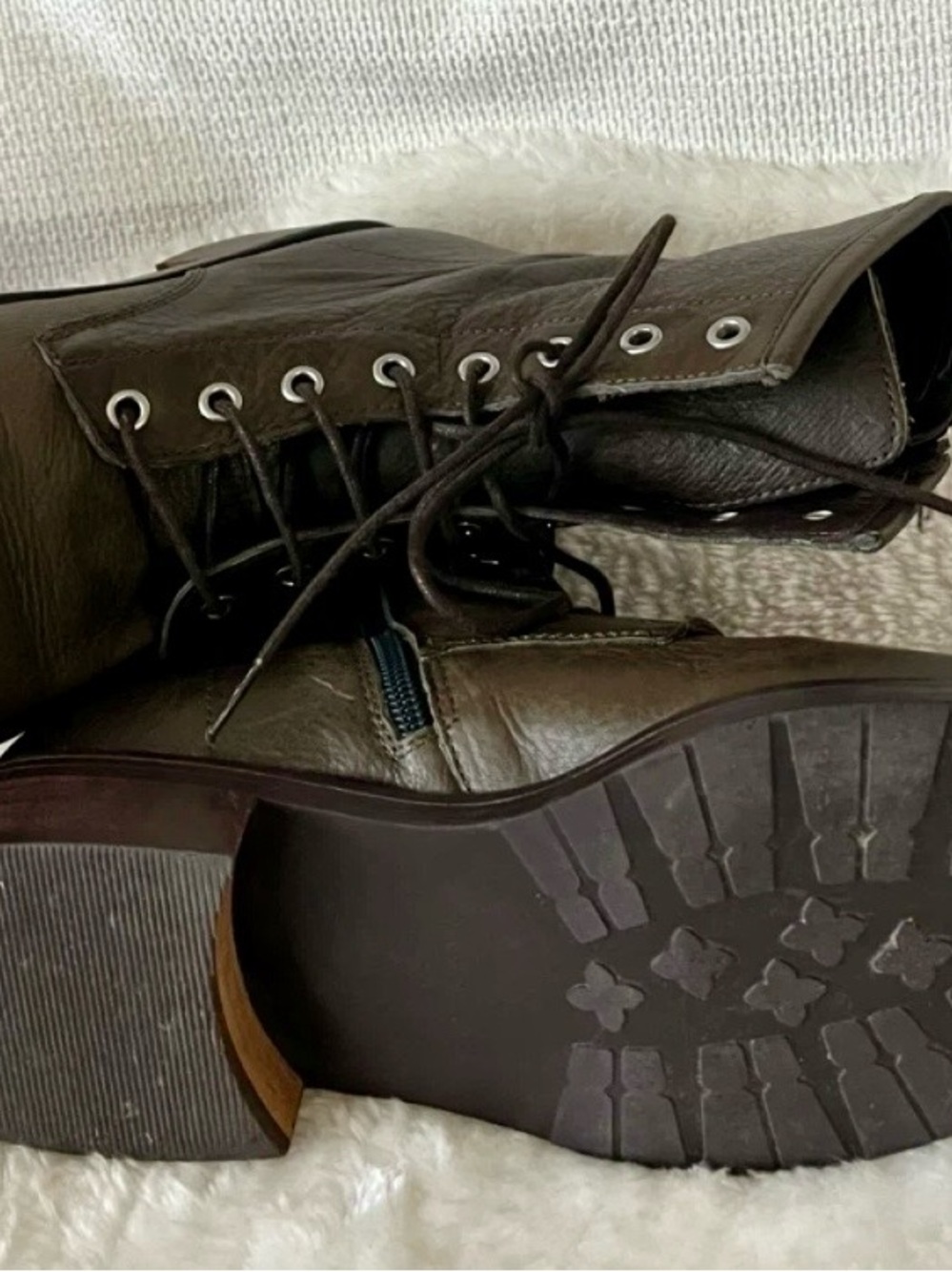 L'INTERVALLE Olive Lace-Up Leather Ankle Boots - Picture 2 of 9